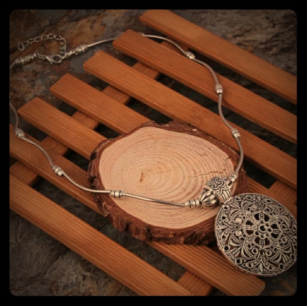 🆕Fashion Burst Silver Alloy Circular Necklace